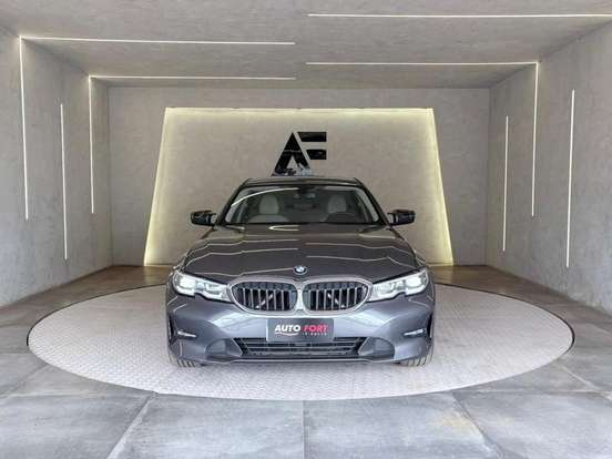 BMW-320i-2020