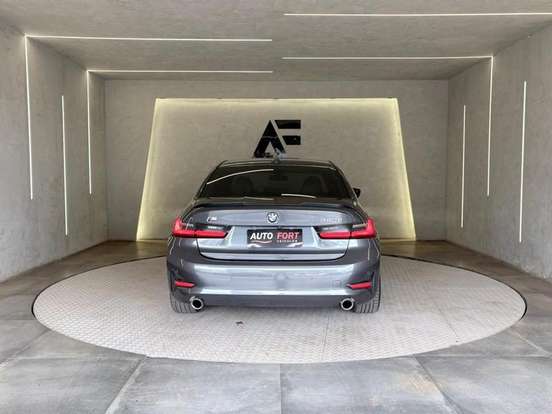 BMW-320i-2020