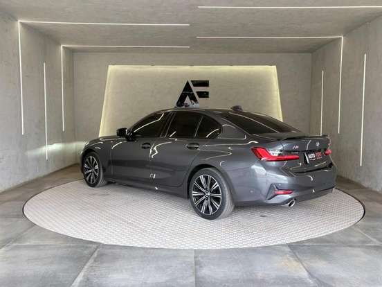 BMW-320i-2020