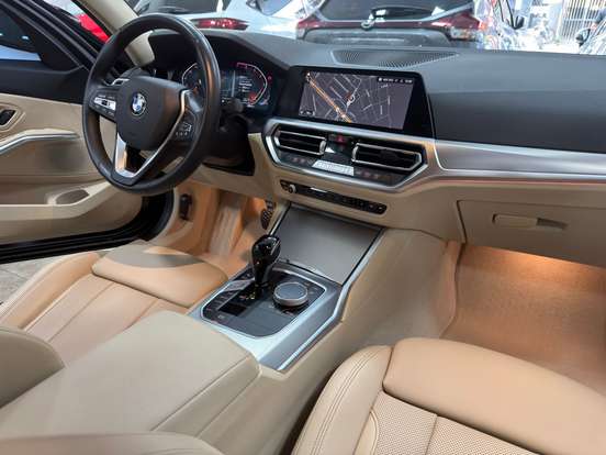BMW-320i-2022