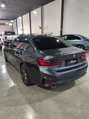 BMW-320i-2021