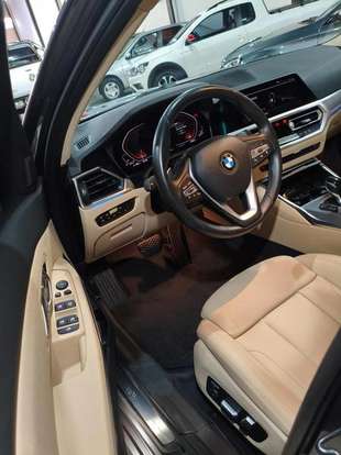 BMW-320i-2021