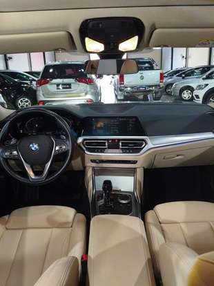 BMW-320i-2021