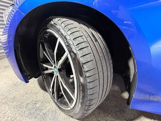 BMW-320i-2021