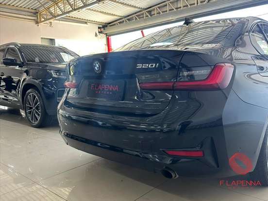 BMW-320i-2021