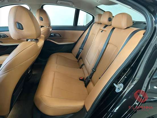 BMW-320i-2021