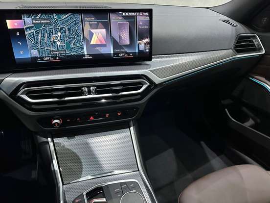 BMW-320i-2023