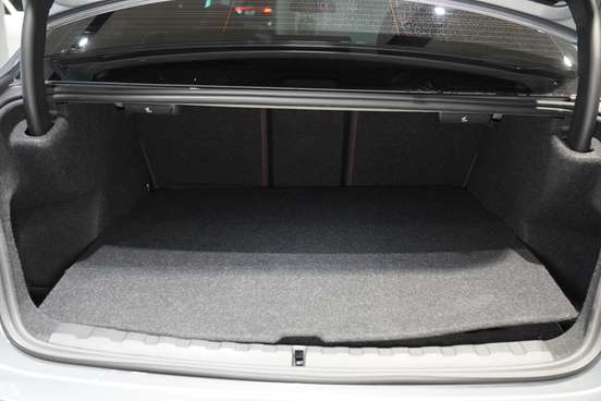 BMW-320i-2026