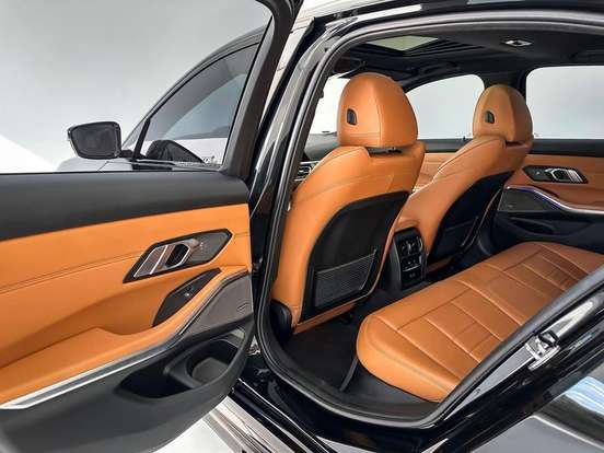 BMW-320i-2021