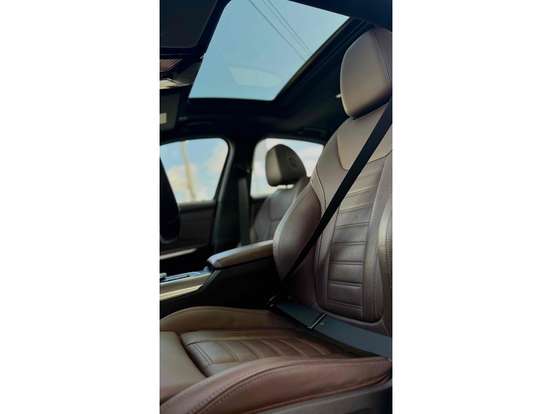 BMW-320i-2023