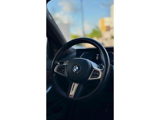 BMW-320i-2023