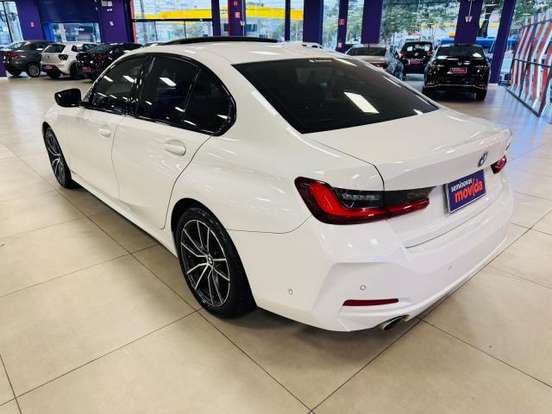 BMW-320i-2022