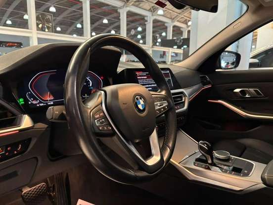 BMW-320i-2022