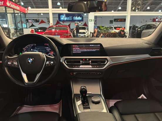 BMW-320i-2022