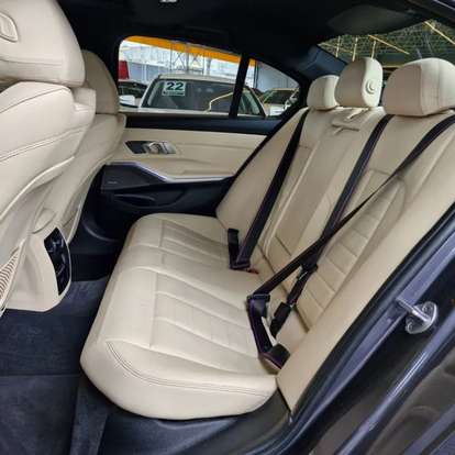 BMW-320i-2020