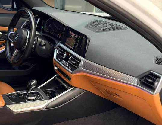 BMW-320i-2020