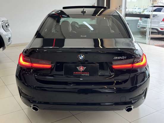 BMW-320i-2020