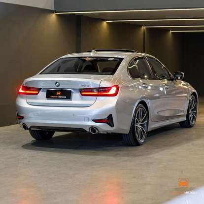 BMW-320i-2021
