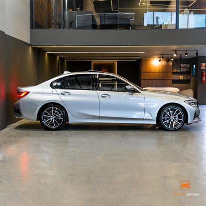 BMW-320i-2021