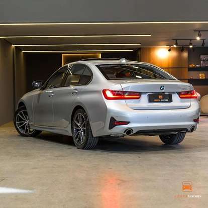 BMW-320i-2021