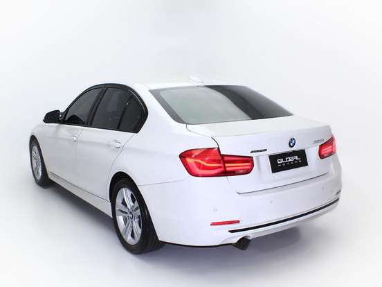 BMW-320i-2017