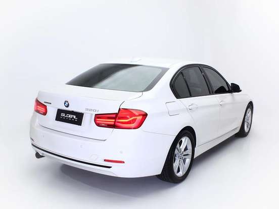 BMW-320i-2017