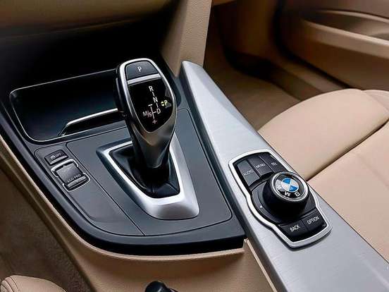 BMW-320i-2017