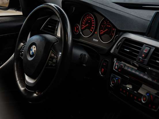 BMW-320i-2.0 SPORT 16V TURBO ACTIVE FLEX 4P AUTOMÁTICO BMW-320i-2018