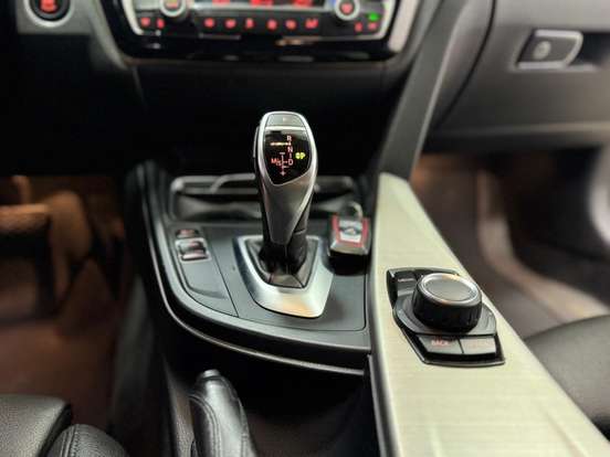 BMW-320i-2018