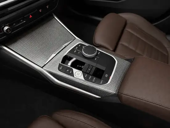 BMW-330e-2022