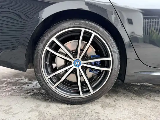 BMW-330e-2.0 16V TURBO HÍBRIDO M SPORT AUTOMÁTICO BMW-330e-2024
