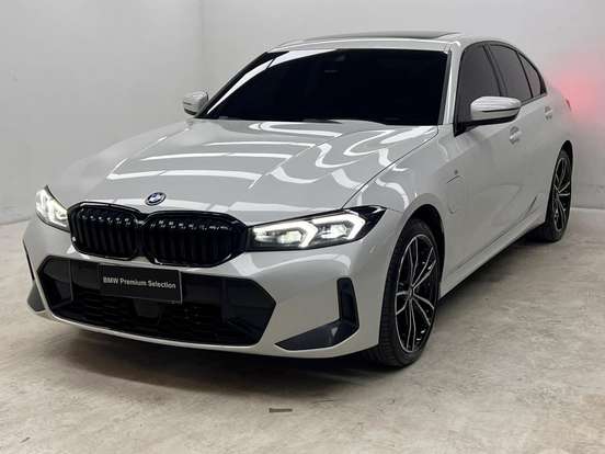 BMW-330e-2023