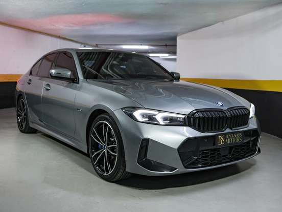 BMW-330e-2023