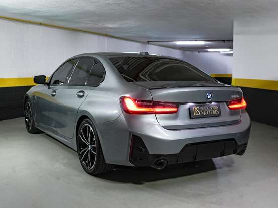 BMW-330e-2023