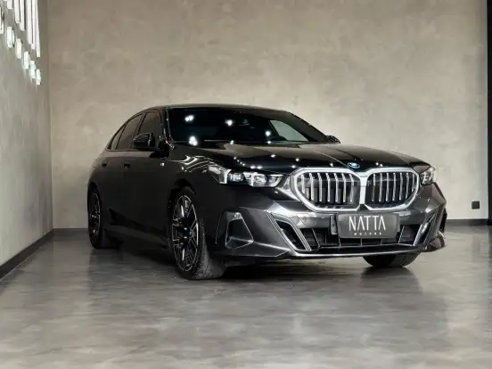 BMW-530e-2024