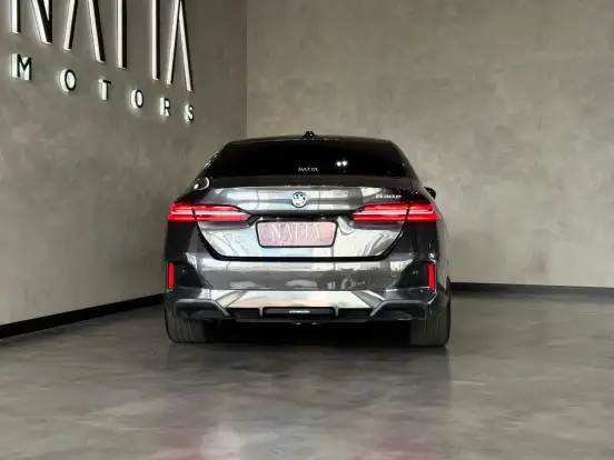 BMW-530e-2024