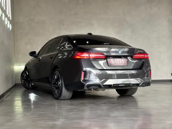 BMW-530e-2024