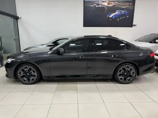 BMW-530e-2024