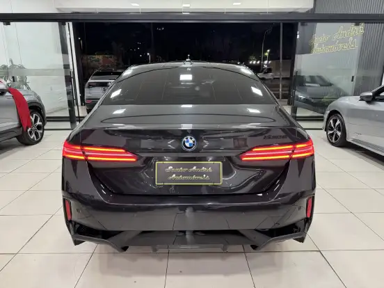 BMW-530e-2024