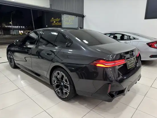 BMW-530e-2024