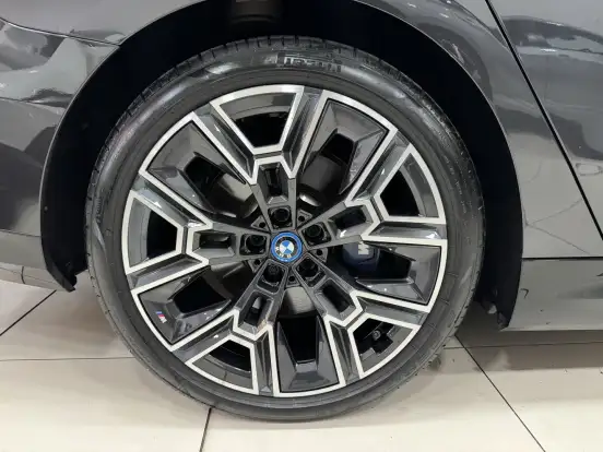 BMW-530e-2024
