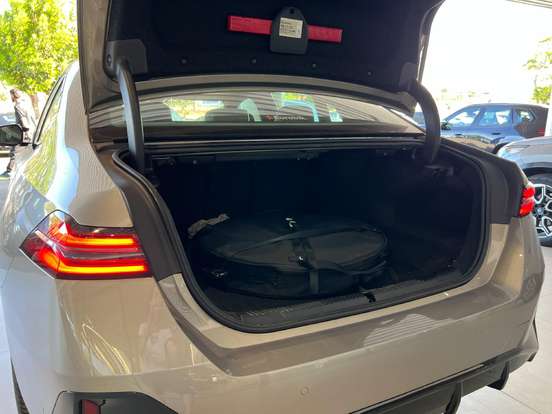 BMW-i5-2024
