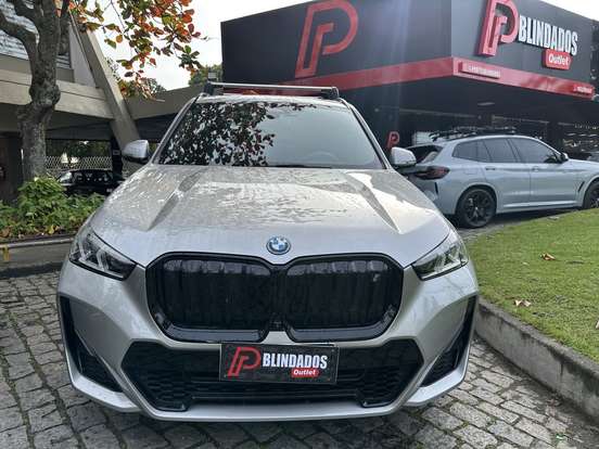 BMW-iX1-2024