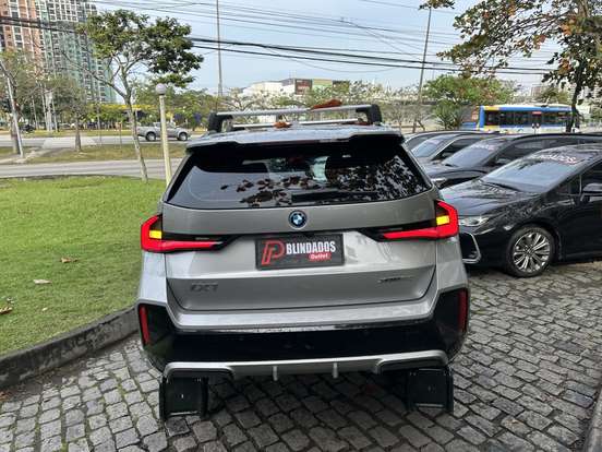 BMW-iX1-2024