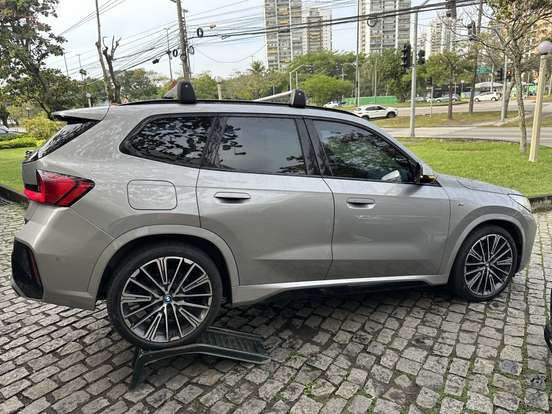 BMW-iX1-2024