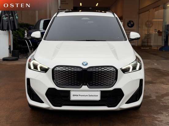 BMW-iX1-2025