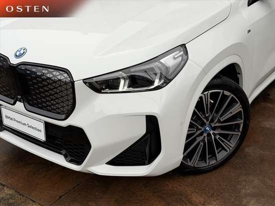 BMW-iX1-2025