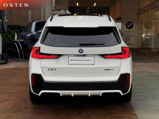 BMW-iX1-2025