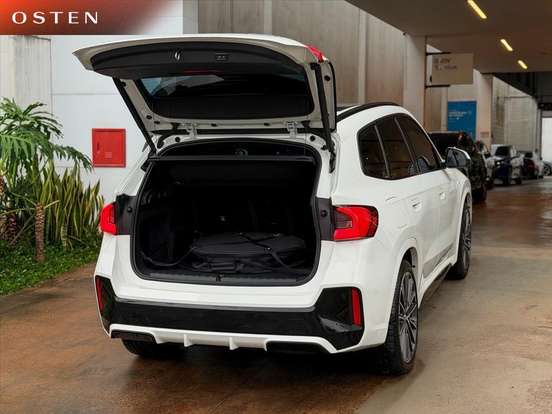 BMW-iX1-2025