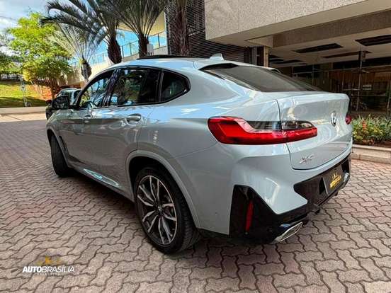 BMW-X4-2022